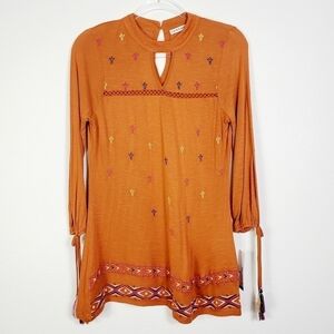 HANNAH EMBROIDERED TASSEL TOP